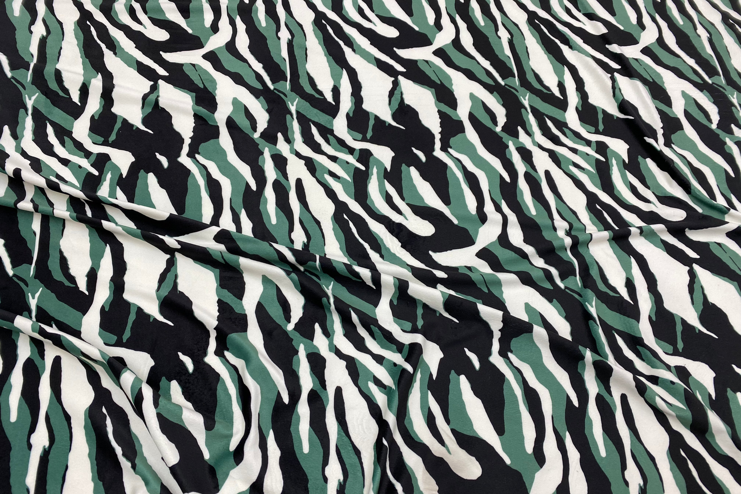 Catifea Supersoft Tigru Verde - Canada Fashion Center