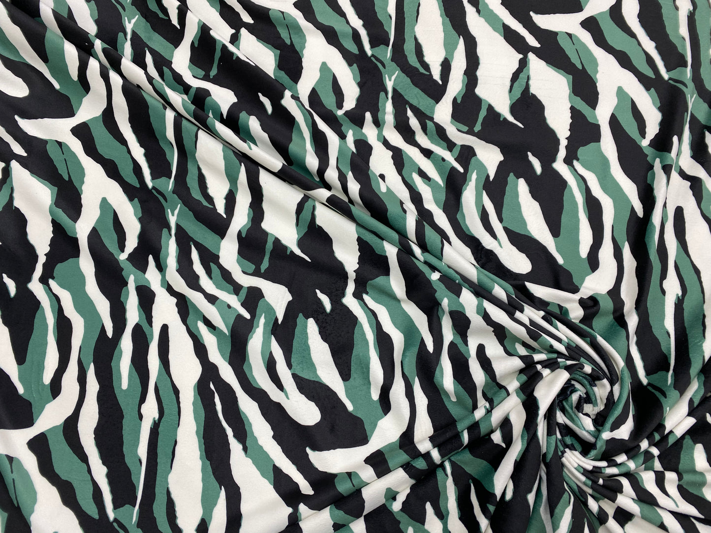 Catifea Supersoft Tigru Verde - Canada Fashion Center