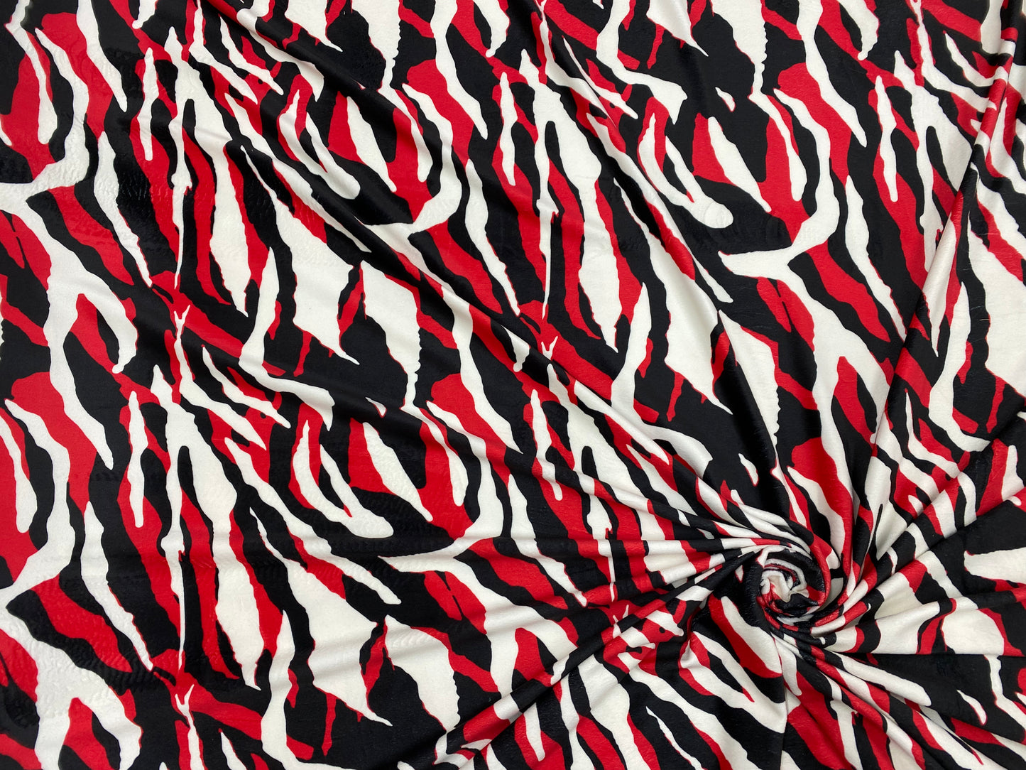Catifea Supersoft Tigru Rosu - Canada Fashion Center