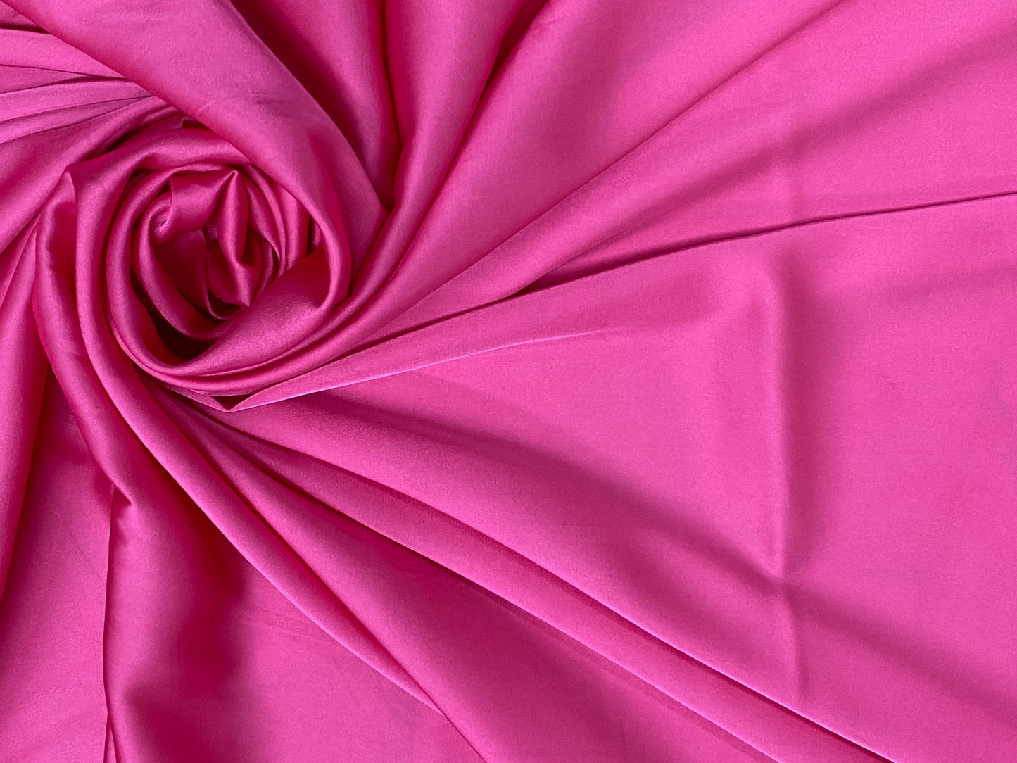 Satin Armani fucsia - Canada Fashion Center -