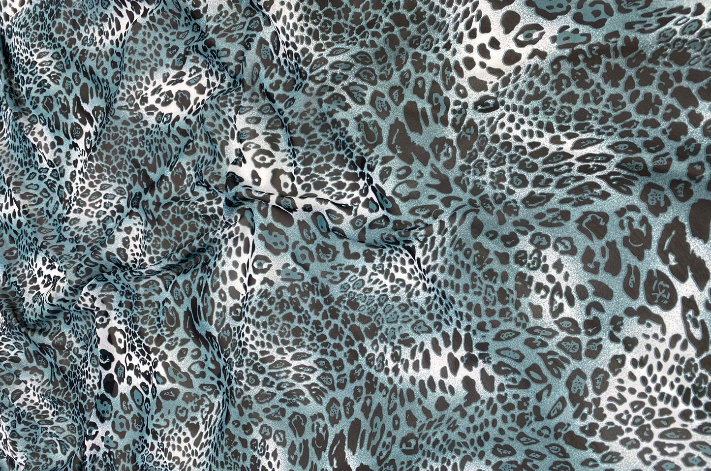 Voal subtire imprimat Animal print - Canada Fashion Center