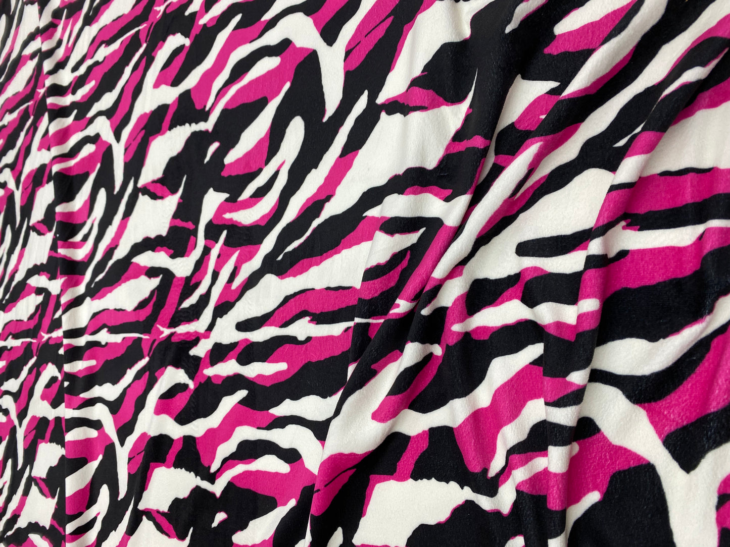 Catifea Supersoft Tigru Roz - Canada Fashion Center