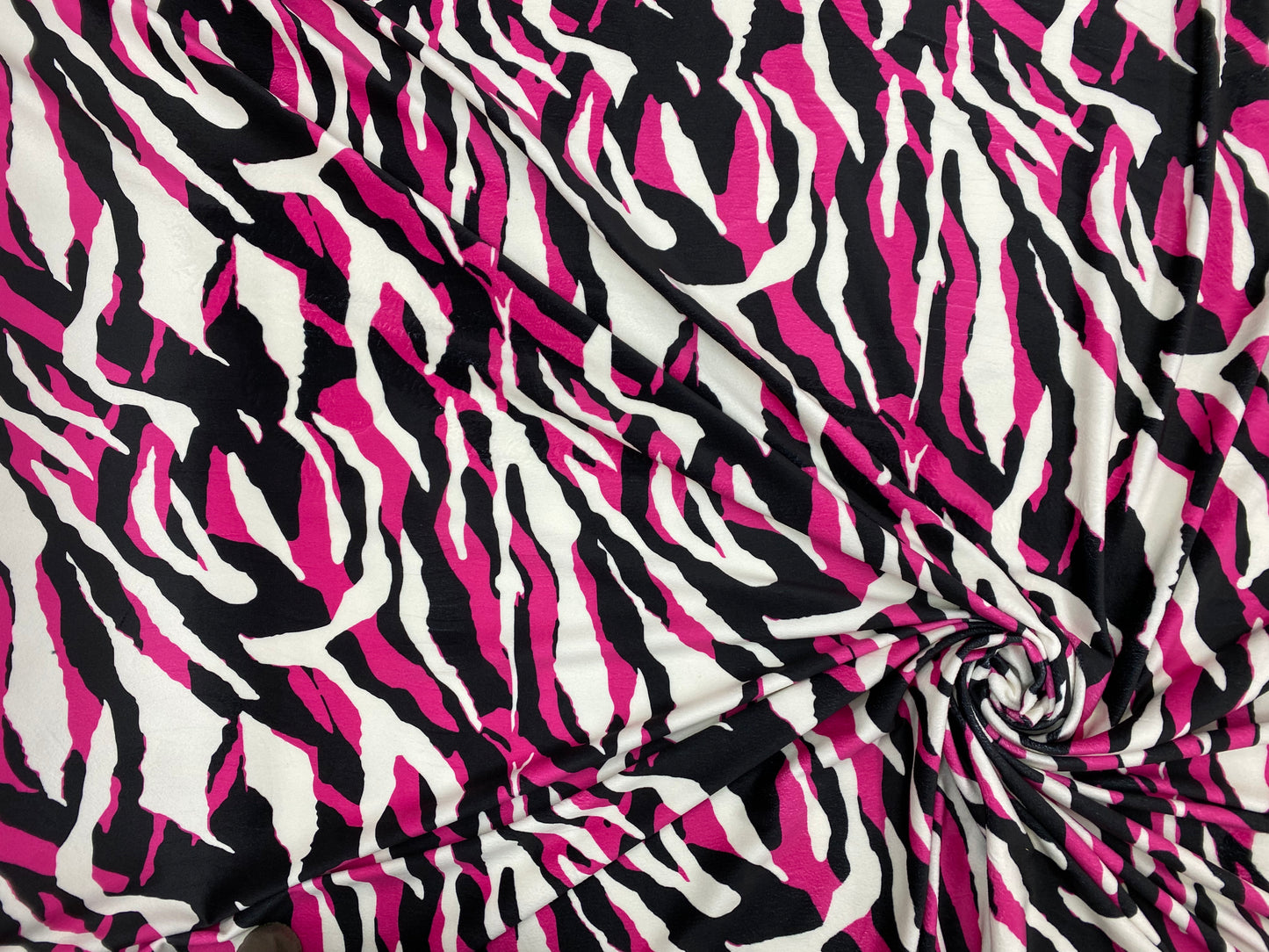 Catifea Supersoft Tigru Roz - Canada Fashion Center